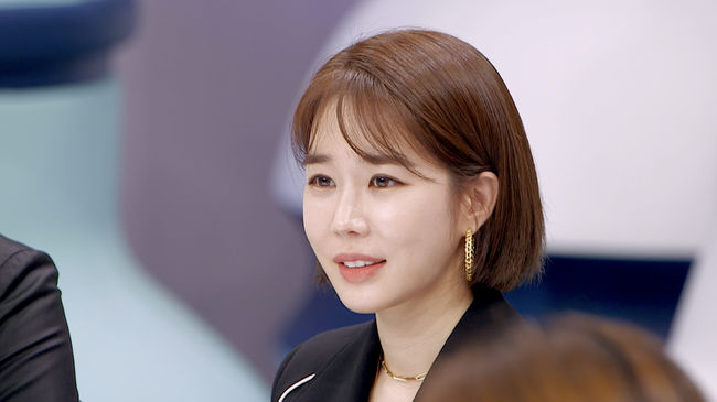 [사진=JTBC 제공] 배우 유인나가 '77억의 사랑'에서 가수 아이유를 언급한다.