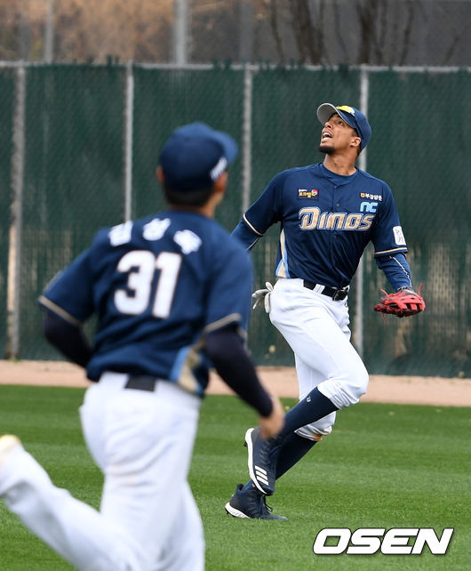NC 알테어가 타구를 쫓고 있다. /jpnews@osen.co.kr