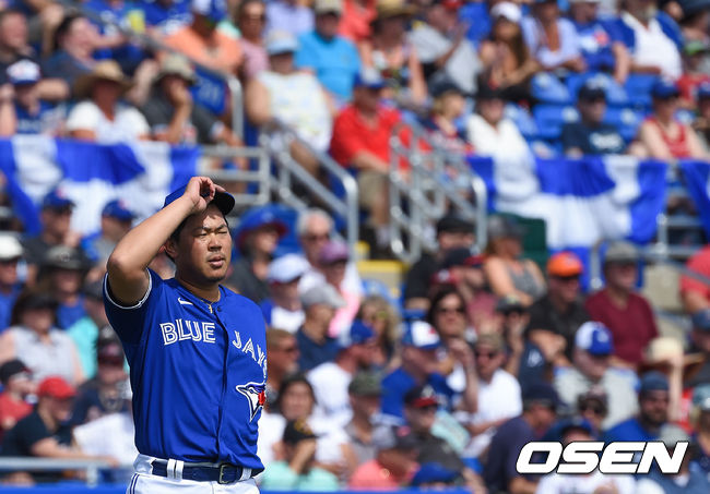 1회초 토론토 선발투수 야마구치가 실점 후 아쉬워하고 있다. / soul1014@osen.co.kr