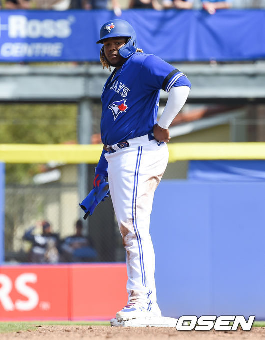 25일(한국시간) 미국 플로리다주 더니든 TD 볼파크에서 2020 메이저리그(MLB) 토론토 블루제이스와 애틀란타 브레이브스의 시범경기가 진행됐다.1회말 1사 1,2루 토론토 그리칙의 타석때 더블스틸로 1루 주자 게레로 주니어가 도루성공하고 있다.. / soul1014@osen.co.kr