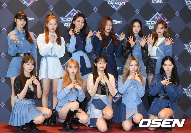 이달의 소녀가 엠카 포토월에서 포즈를 취하고 있다. / rumi@osen.co.kr