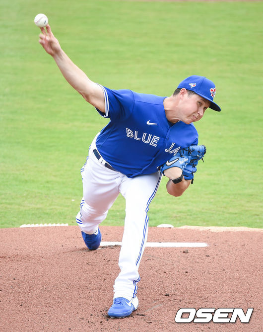1회초 토론토 선발투수 네이트 피어슨이 역투하고 있다. 피어슨은 이날 1이닝 2삼진 무실점을 기록했다./ soul1014@osen.co.kr