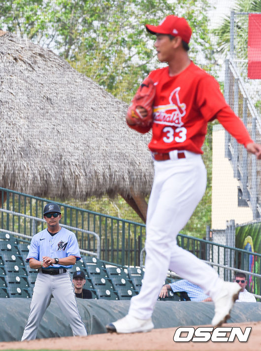 힐만 코치가 김광현의 투구를 지켜보고 있다. / soul1014@osen.co.kr