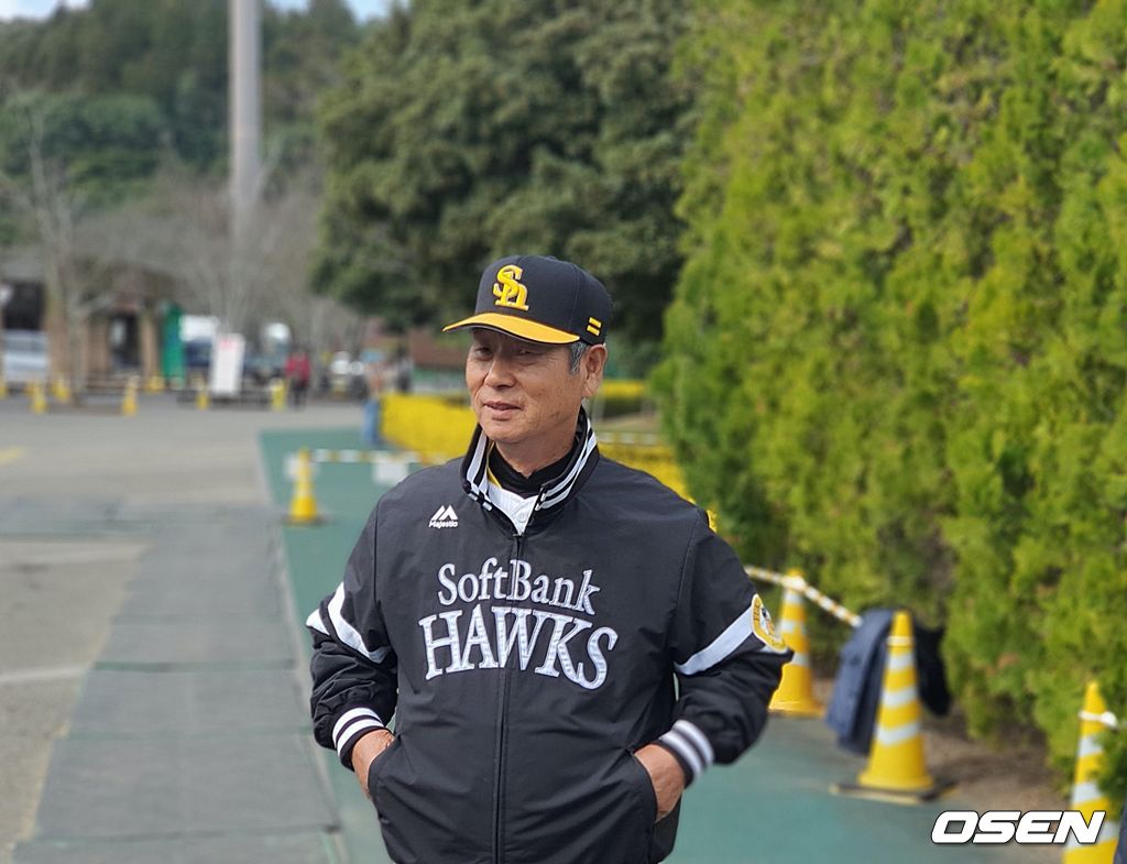 두산 캠프를 찾은 김성근 감독 / bellstop@osen.co.kr