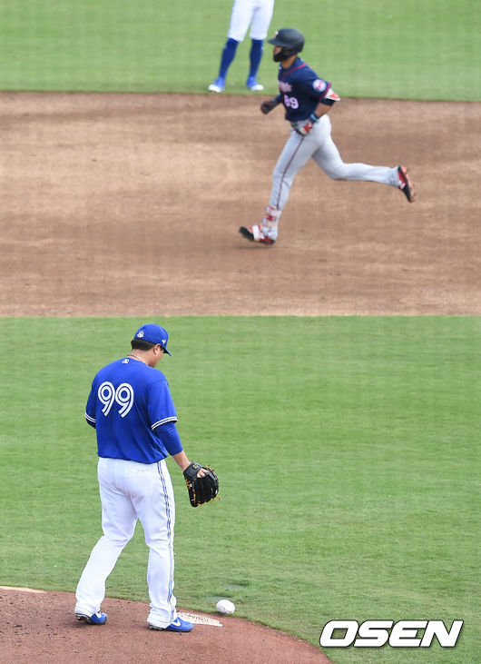 2회초 토론토 류현진이 솔로홈런을 허용한뒤 아쉬워하고 있다. /soul1014@osen.co.kr