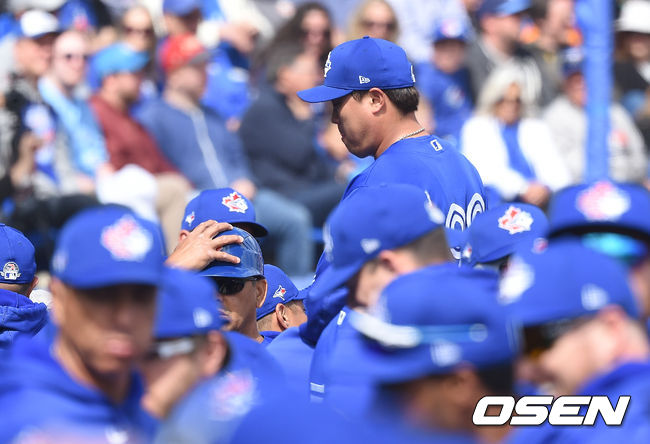 2회초 이닝종료 후 류현진이 더그아웃으로 들어가고 있다. /soul1014@osen.co.kr