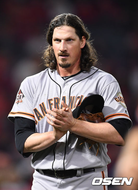 5회말 이닝을 마친 샌프란시스코 사마자가 박수를 치고 있다. / youngrae@osen.co.kr