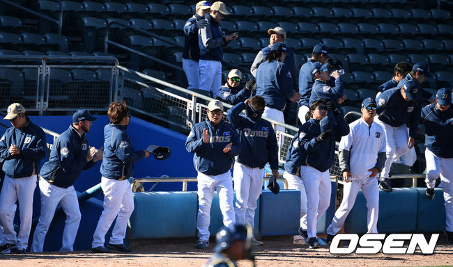 NC가 SK와 연습경기에서 12-2 승리를 거두며 기뻐하고 있다. /jpnews@osen.co.kr