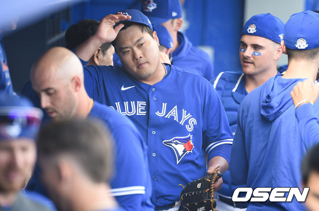 2회초 이닝종료 후 더그아웃으르 들어가고 있다. . /soul1014@osen.co.kr