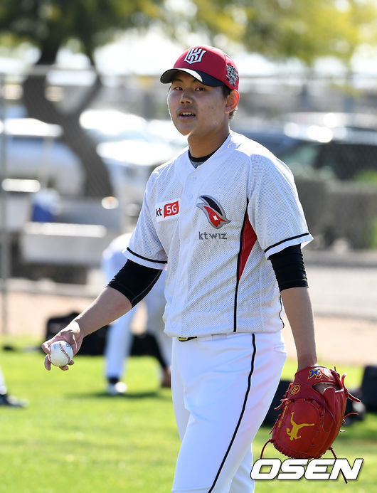 미국 애리조나 투산 키노 스포츠콤플렉스에 스프링캠프를 차린 KT 위즈. 소형준이 불펜피칭을 준비하고 있다. /jpnews@osen.co.kr