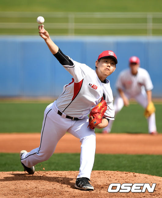 2회초 KT 소형준이 역투하고 있다. /jpnews@osen.co.kr