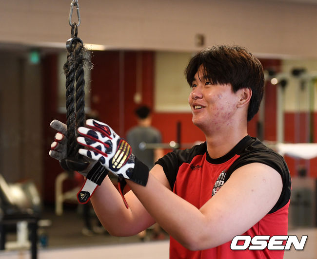 미국 애리조나 투산 키노 스포츠콤플렉스에 스프링캠프를 차린 KT 위즈, 김민이 웨이트 훈련을 하고 있다. /jpnews@osen.co.kr