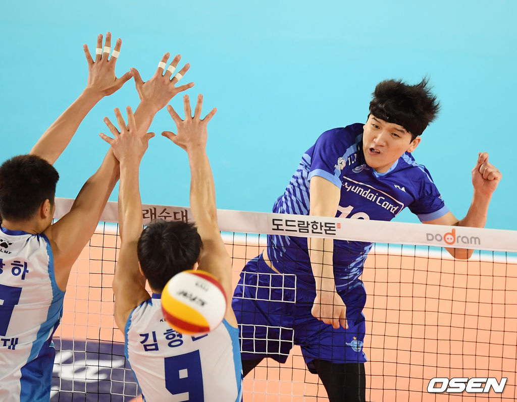 2세트 대한항공 정지석이 강타를 날리고 있다./rumi@osen.co.kr