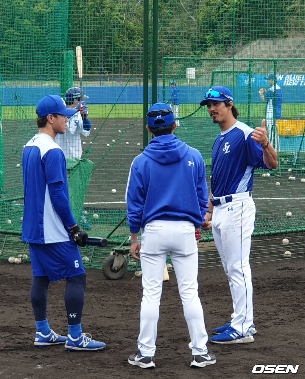 이성규에게 조언하는 타일러 살라디노 /what@osen.co.kr