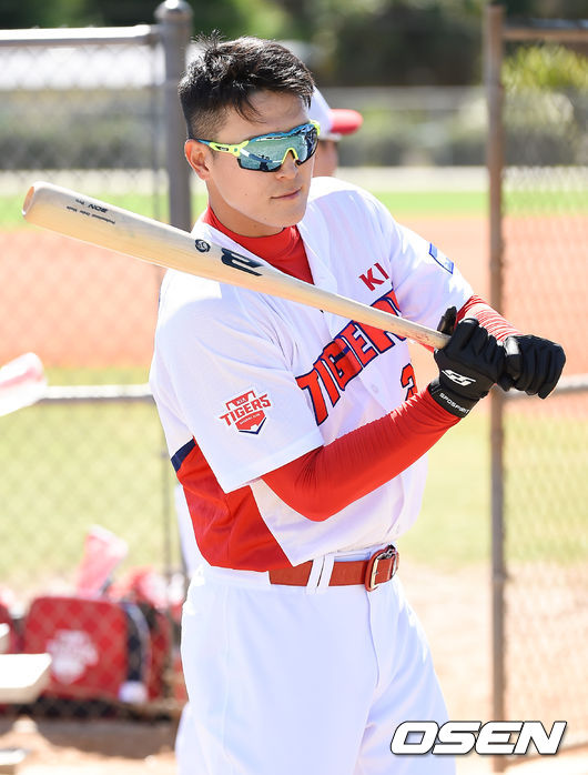 KIA 문선재가 방망이를 휘두르고 있다. / soul1014@osen.co.kr