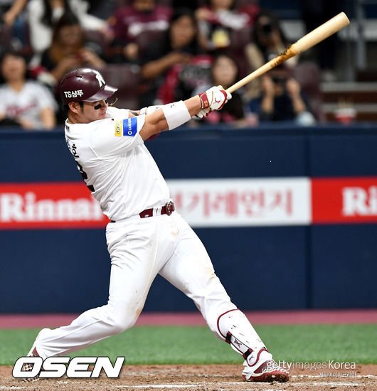 키움 박병호가 솔로포를 날리고 있다. /dreamer@osen.co.kr