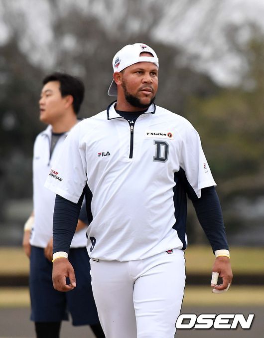 두산 페르난데스가 러닝훈련을 하고 있다. /sunday@osen.co.kr