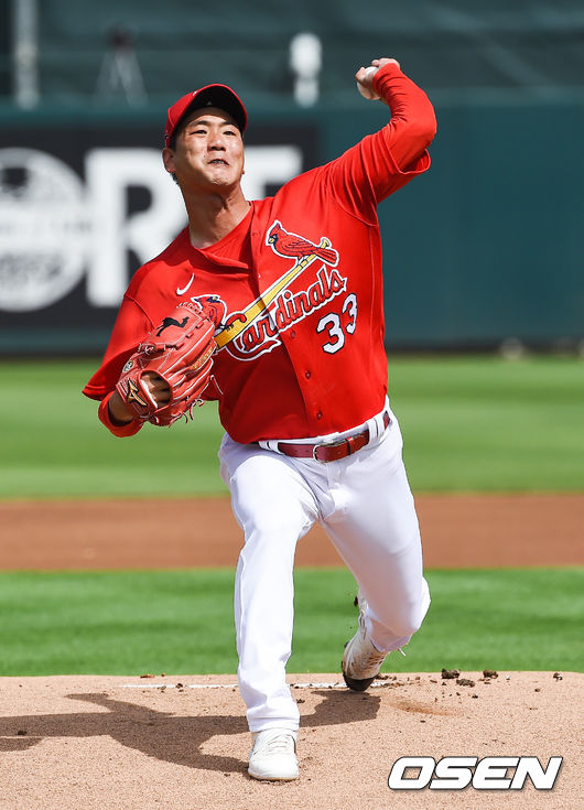 1회초 세인트루이스 선발투수 김광현이 역투하고 있다./ soul1014@osen.co.kr