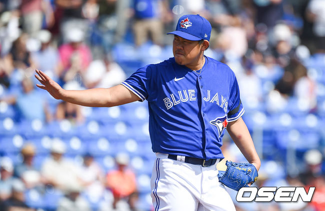 1회초 토론토 선발투수 야마구치가 잰슨 포수에게 미안함을 표시하고 있다. / soul1014@osen.co.kr