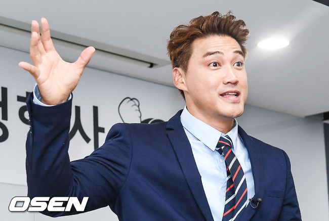 홍성흔 샌디에이고 파드리스 코치가 두산 신인 선수 교육에 강사로 나서 신인들이 가져야 할 마음가짐에 대해 강의했다./  soul1014@osen.co.kr