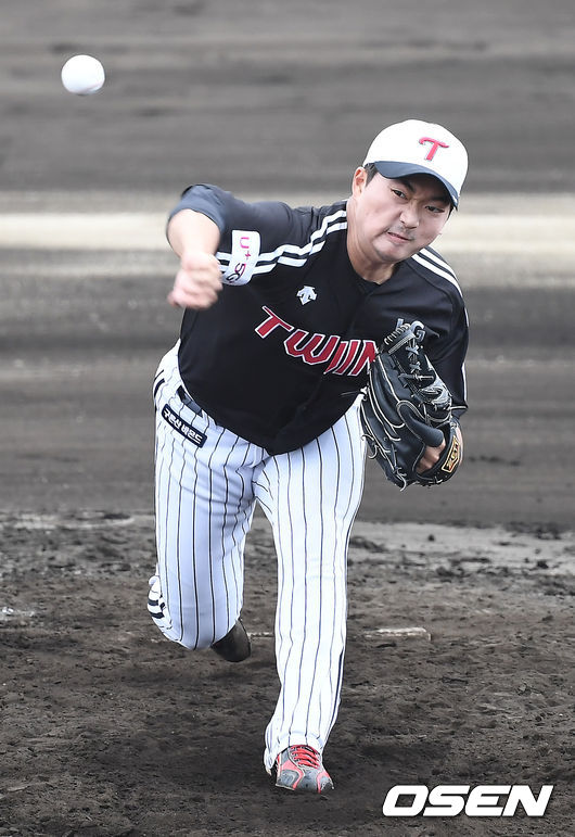 고우석이 역투하고 있다. /youngrae@osen.co.kr 