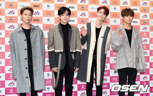 9일 오후 서울 상암 MBC특설무대에서 'DMCF 2018' 아시아 뮤직 네트워크(A.M.N) 빅 콘서트가 열렸다. 가수 더로즈가 포토타임을 하고 있다. /jpnews@osen.co.kr