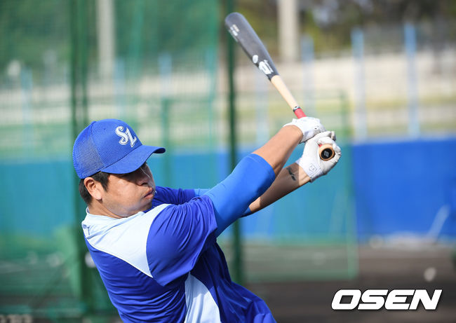 강민호가 훈련을 하고 있다. /youngrae@osen.co.kr 