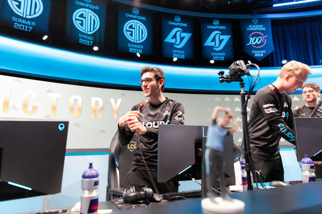 라이엇 게임즈 플리커.