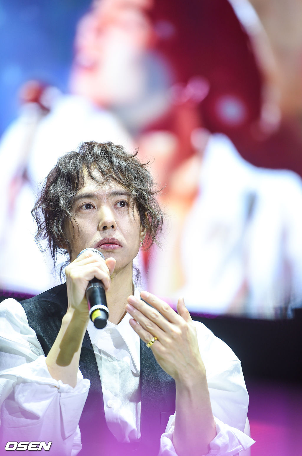 양준일이 질문에 답하고 있다 /soul1014@osen.co.kr