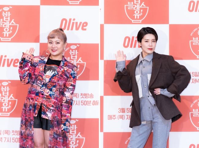 [사진=컨텐츠랩 비보, 올리브 제공] '밥블레스유2' 제작발표회가 온라인으로 생중계 된 가운데, 박나래(왼쪽부터), 장도연이 포즈를 취했다. 