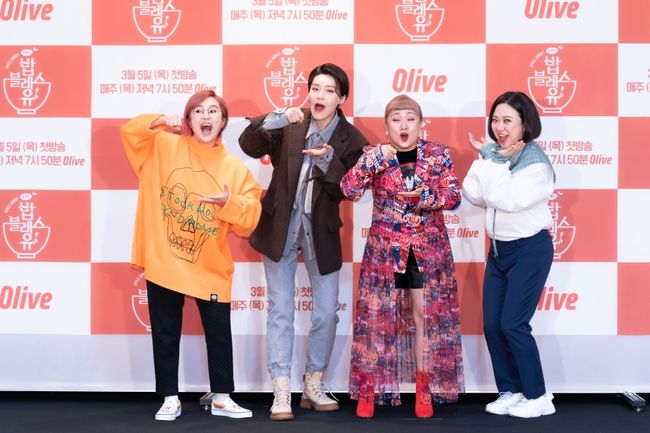 [사진=컨텐츠랩 비보, 올리브 제공] '밥블레스유2' 제작발표회가 온라인으로 생중계 된 가운데, 송은이(왼쪽부터), 장도연, 박나래, 김숙이 포즈를 취했다.