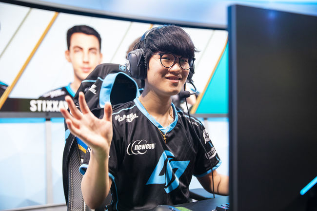 라이엇 게임즈 플리커.