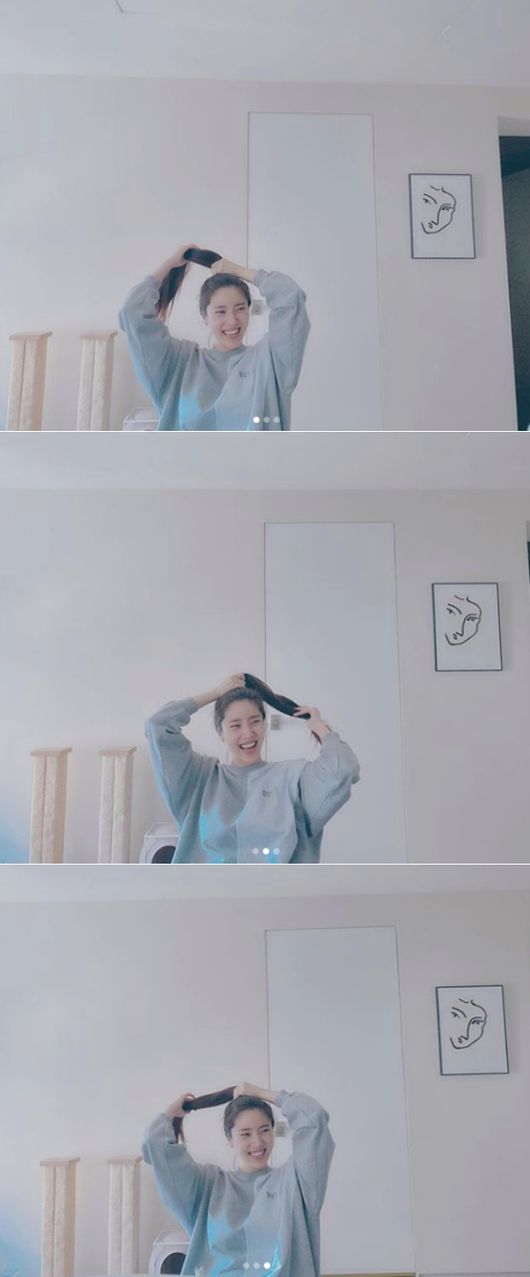 [사진=손담비 SNS] 손담비가 정려원이 찍어준 사진을 공개하며 화기애애한 일상을 밝혔다.
