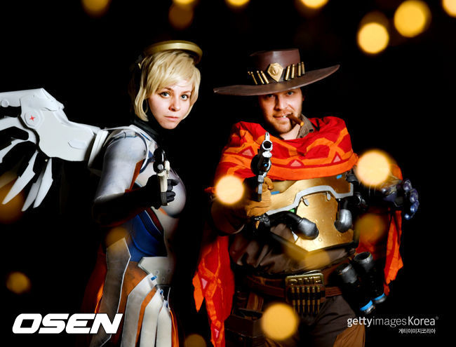 [사진] 2018 뉴욕 코믹콘에 참가한 메르시(왼쪽)와 맥크리. /ⓒGettyimages(무단전재 및 재배포 금지)