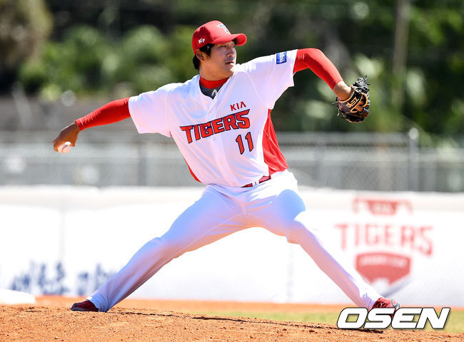 연습경기 선발로 나선 KIA 이민우가 힘차게 공을 뿌리고 있다. / dreamer@osen.co.kr