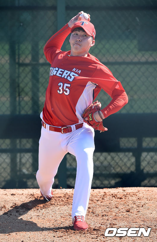 문경찬이 불펜피칭을 하고 있다. / soul1014@osen.co.kr