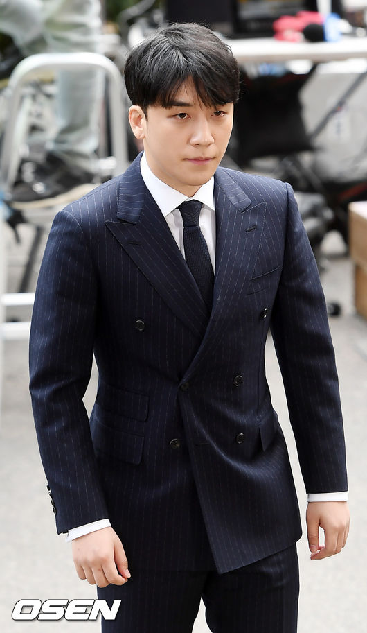 이 날 서울 강남 클럽 '버닝썬' 파문 속 해외 투자자 성접대 의혹을 받고 있는 빅뱅 승리와 승리 및 여러 연예인 등과 카카오톡 대화방에 성관계 영상을 불법 촬영 유포한 혐의를 받고 있는 가수 정준영, 승리와 사업파트너인 유리홀딩스 유 모 대표가 경찰에 출석에 조사를 받는다. / rumi@osen.co.kr