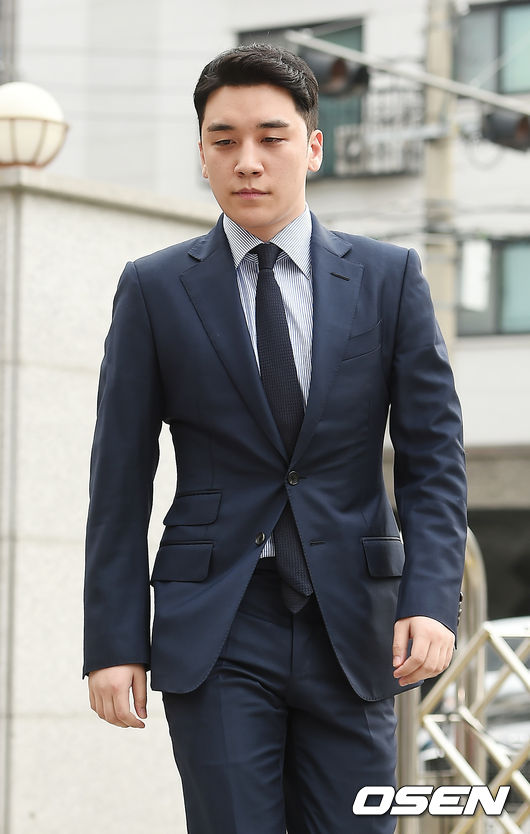 승리가 서울경찰청 지능범죄수사대 포토라인으로 입장하고 있다. /rumi@osen.co.kr