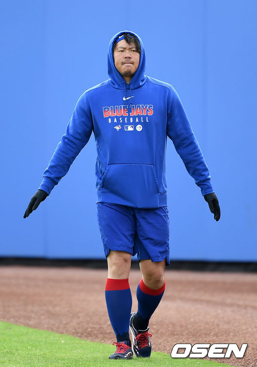 9일(한국시간) 미국 플로리다주 더니든 TD 볼파크에서 ‘2020 메이저리그’ 토론토 블루제이스의 스프링캠프 훈련 및 시범 경기가 열렸다.토론토 야마구치 슌이 러닝으로 몸을 풀고 있다. / dreamer@osen.co.kr