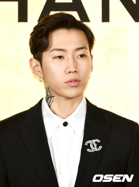 가수 박재범이 포토타임을 갖고 있다. /pjmpp@osen.co.kr