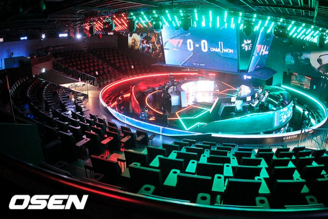 무관중으로 진행되고 있는 LCK 아레나 전경.