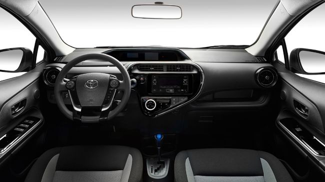 프리우스 C 크로스오버. 