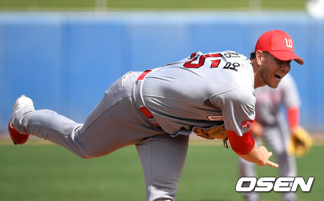 SK 선발 킹엄이 역투하고 있다. /jpnews@osen.co.kr