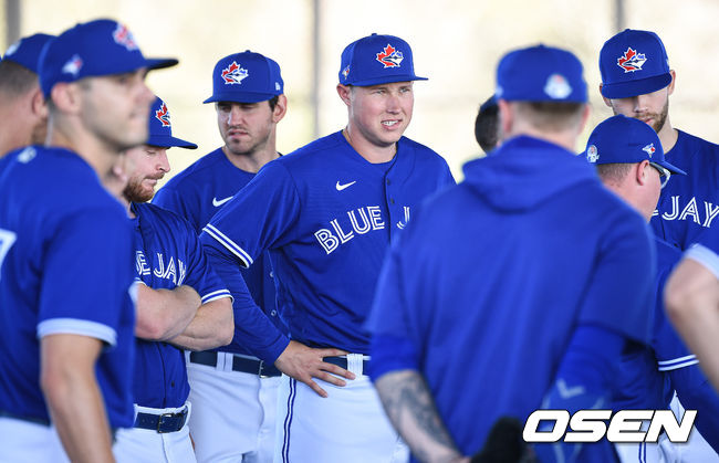 토론토 류현진이 16일(한국시간) 미국 플로리다주 더니든 바비 매틱 트레이닝 센터에서 2020 토론토 블루제이스 스프링캠프에서 훈련을 가졌다.토론토 유망주 네이트 피어슨이 동료들과 함께 훈련을 하고 있다./ soul1014@osen.co.kr