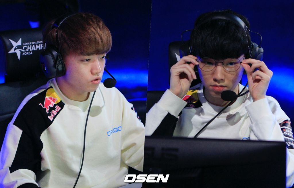 '케리아' 류민석(왼쪽)과 '쵸비' 정지훈.