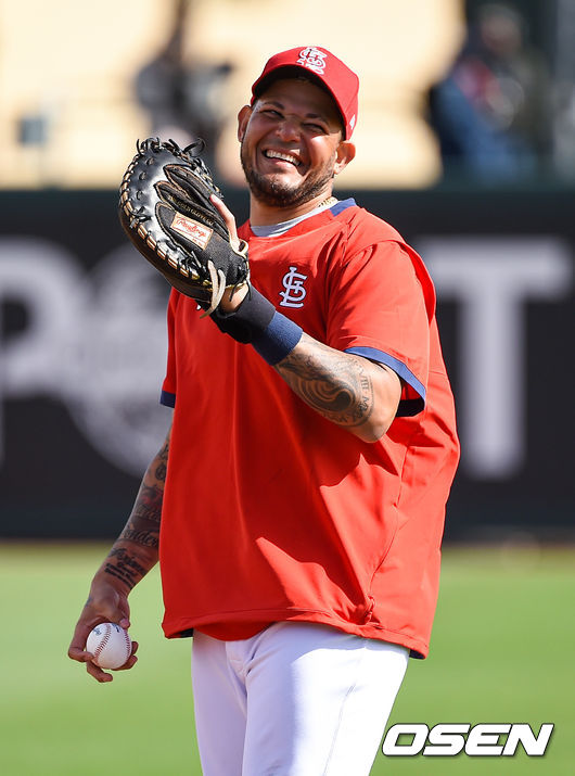 몰리나가 캐치볼을 하고 있다. / soul1014@osen.co.kr