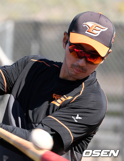 한화 정진호가 타격 훈련을 하고 있다. /jpnews@osen.co.kr