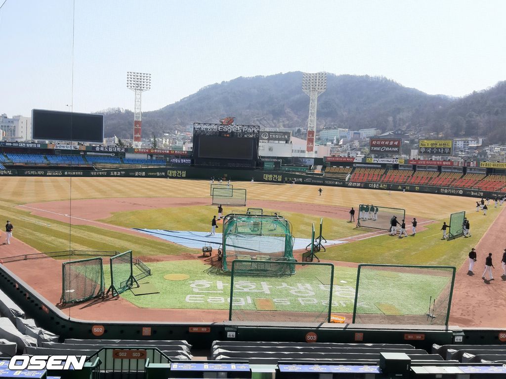 12일 한화 선수단이 대전 한화생명이글스파크에서 훈련 중이다. /waw@osen.co.kr