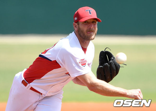 KIA 새 외국인투수 드류 가뇽이 힘차게 공을 뿌리고 있다. / dreamer@osen.co.kr