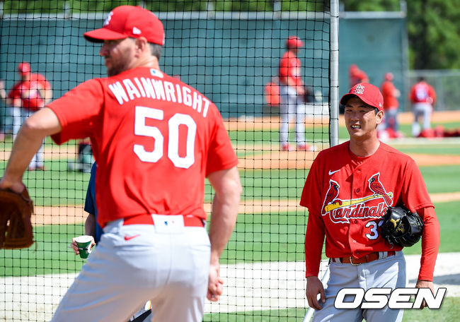 세인트루이스 김광현이 웨인라이트의 투구를 지켜보고 있다./ soul1014@osen.co.kr